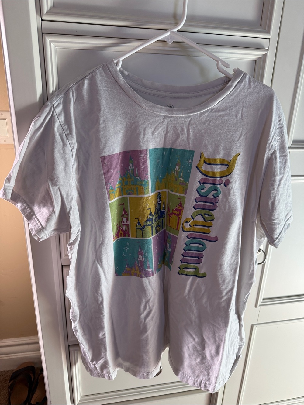 disneyland neon retro castle tee - Picture 1 of 4